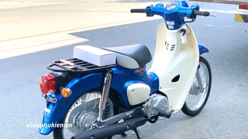 Honda Super Cub 50 màu xanh dương Nhật Bản