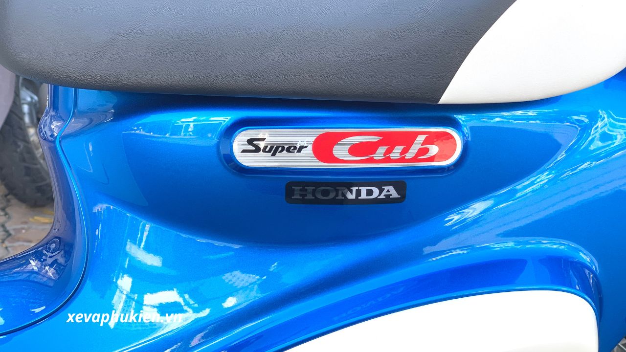 Honda Super Cub 50 màu xanh dương Nhật Bản