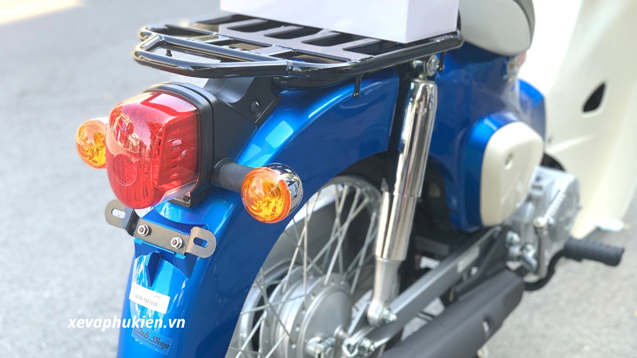 Honda Super Cub 50 màu xanh dương Nhật Bản