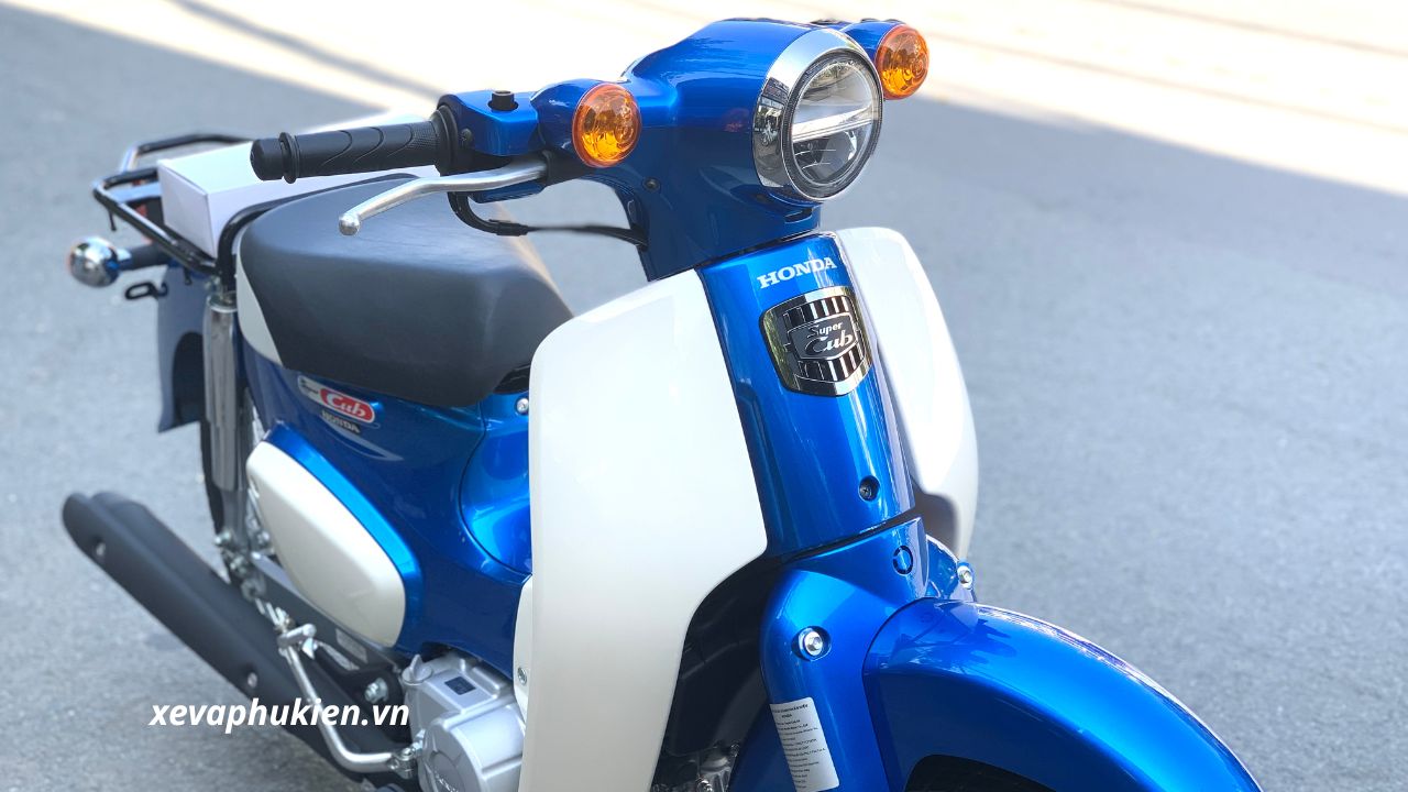 Honda Super Cub 50 màu xanh dương Nhật Bản
