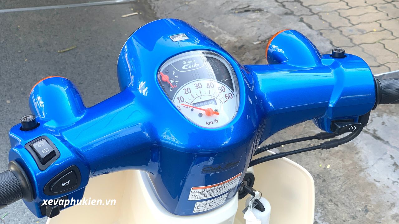 Honda Super Cub 50 màu xanh dương Nhật Bản