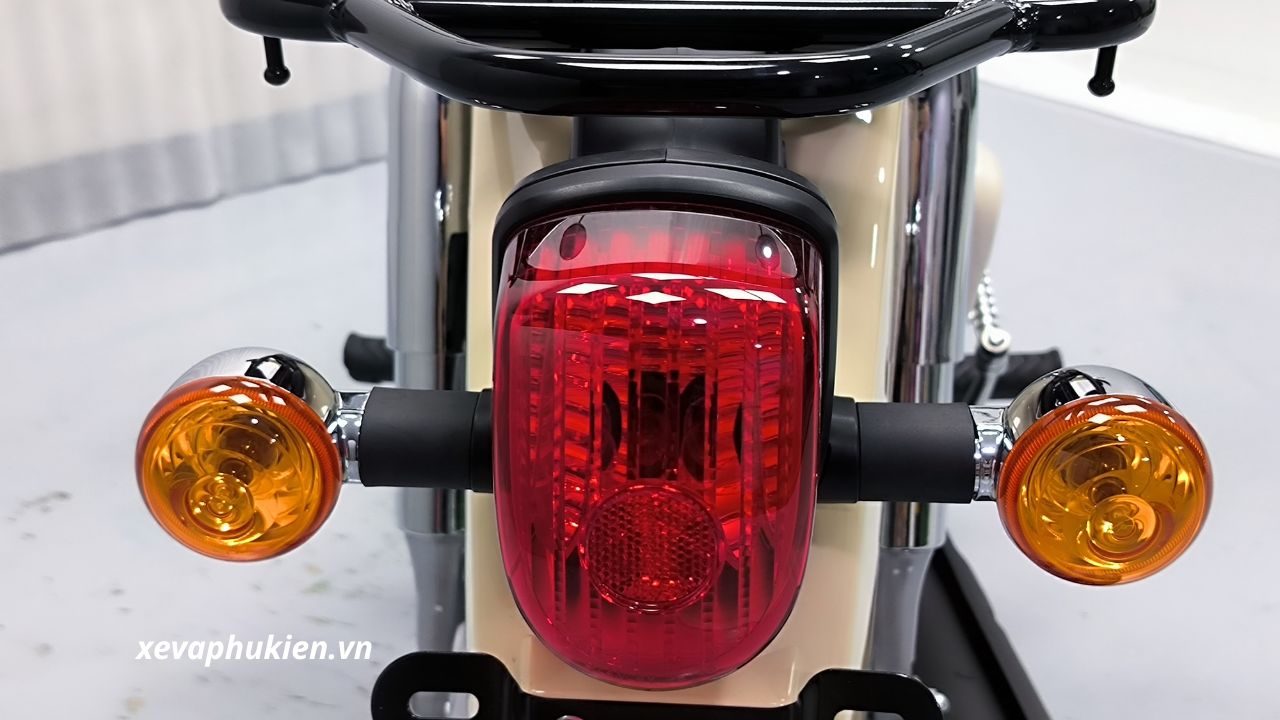 Honda Super Cub 50 màu be Nhật Bản