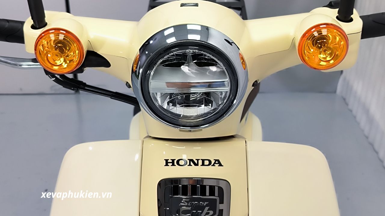 Honda Super Cub 50 màu be Nhật Bản