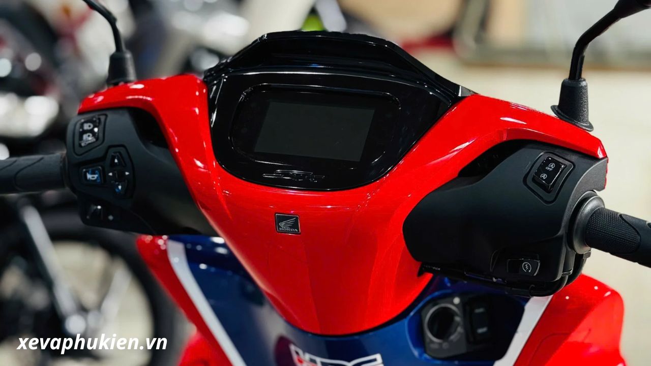 Tricolour khiến Honda SH150i HRC Special Edition trở nên thể thao