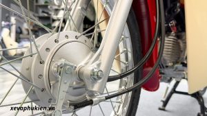 Honda Super Cub 50 Hello Kitty Nhật Bản