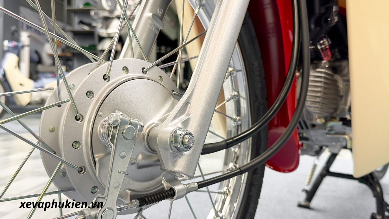 Honda Super Cub 50 Hello Kitty Nhật Bản