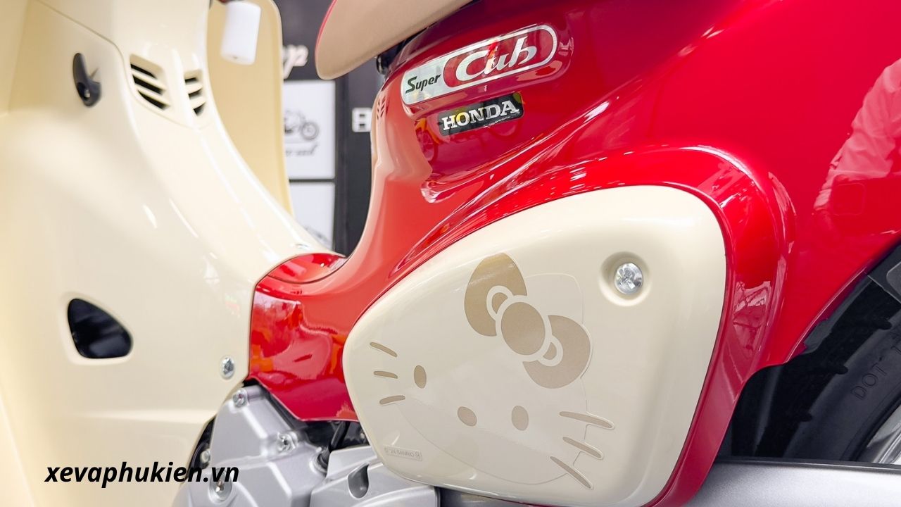 Honda Super Cub 50 Hello Kitty Nhật Bản