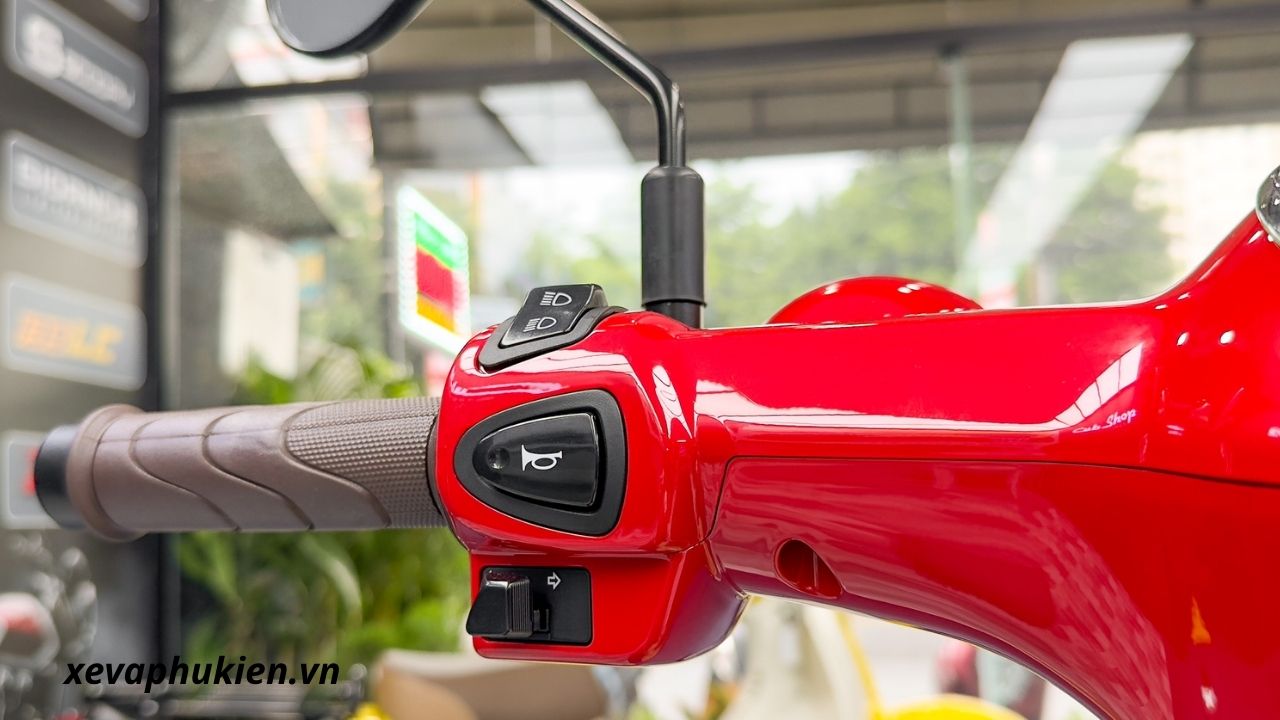 Honda Super Cub 50 Hello Kitty Nhật Bản