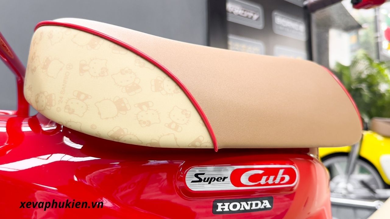 Honda Super Cub 50 Hello Kitty Nhật Bản