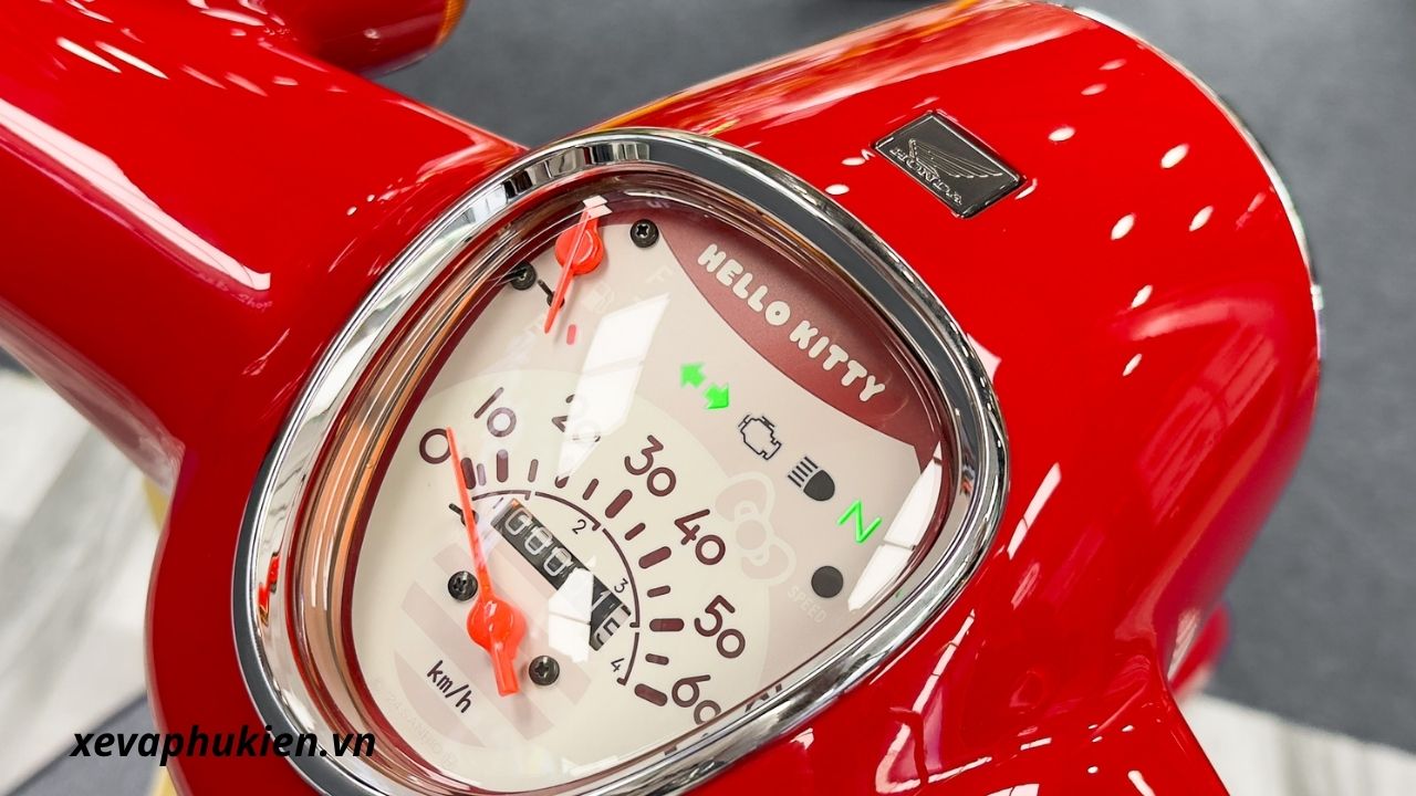 Honda Super Cub 50 Hello Kitty Nhật Bản