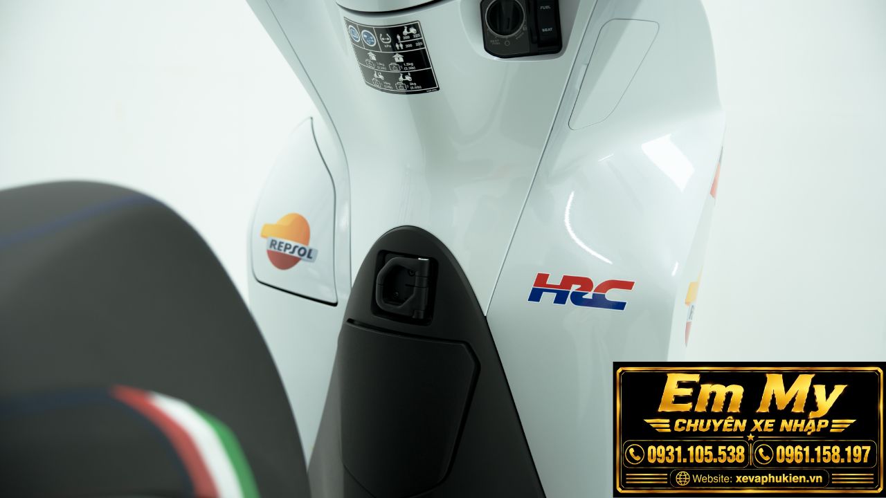 honda-sh150i-repsol-custom-cubhouse-xevaphukien (5) Honda SH 150 Italy Repsol Custom